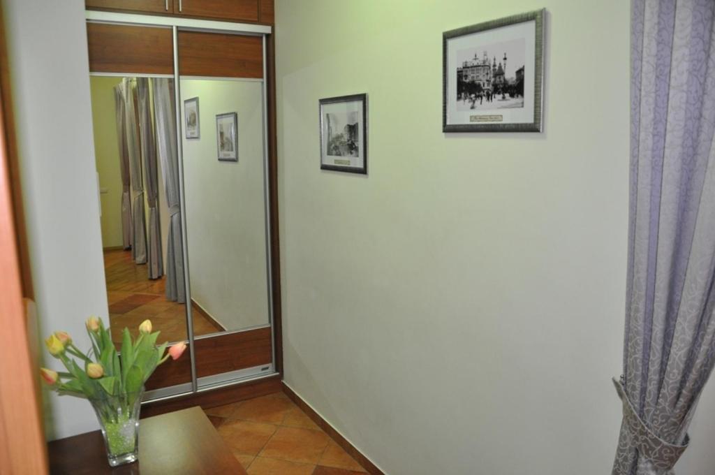 Apartment on Arkhipenka with Panorama View Lviv Ruang foto